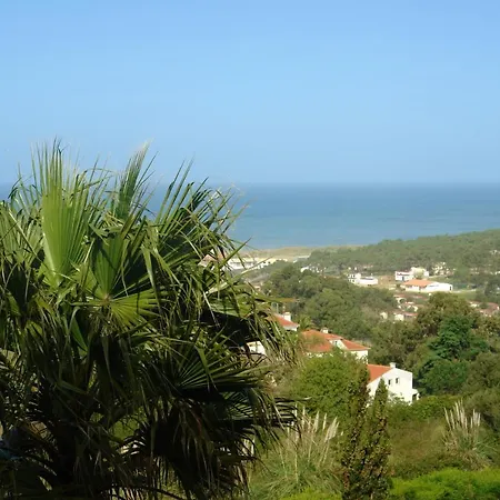 2 Bedrooms With Sea View Shared Pool And Terrace At 1 Km Away From The Lägenhet Ericeira