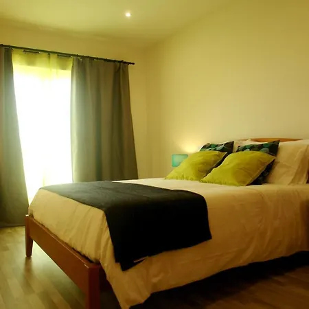 2 Bedrooms With Sea View Shared Pool And Terrace At 1 Km Away From The Lägenhet Ericeira